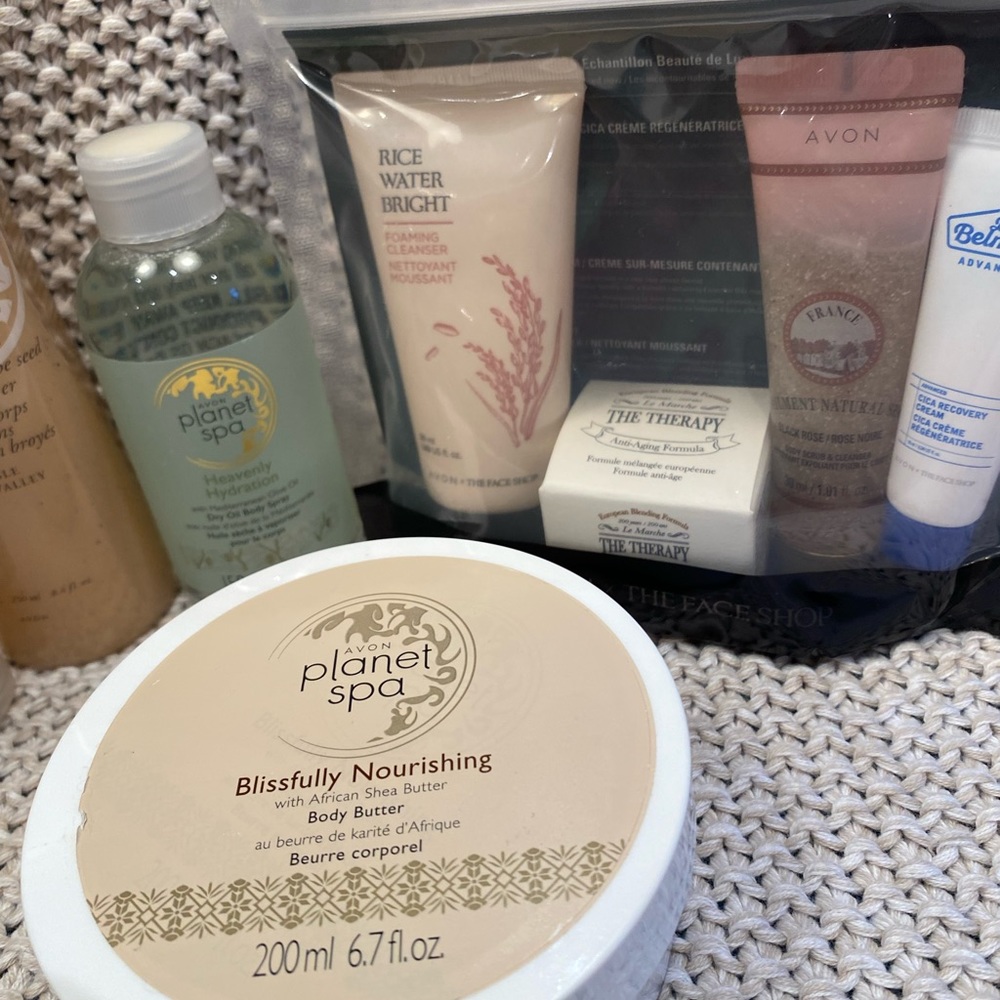 Avon beauty bundle - Picture 3 of 3